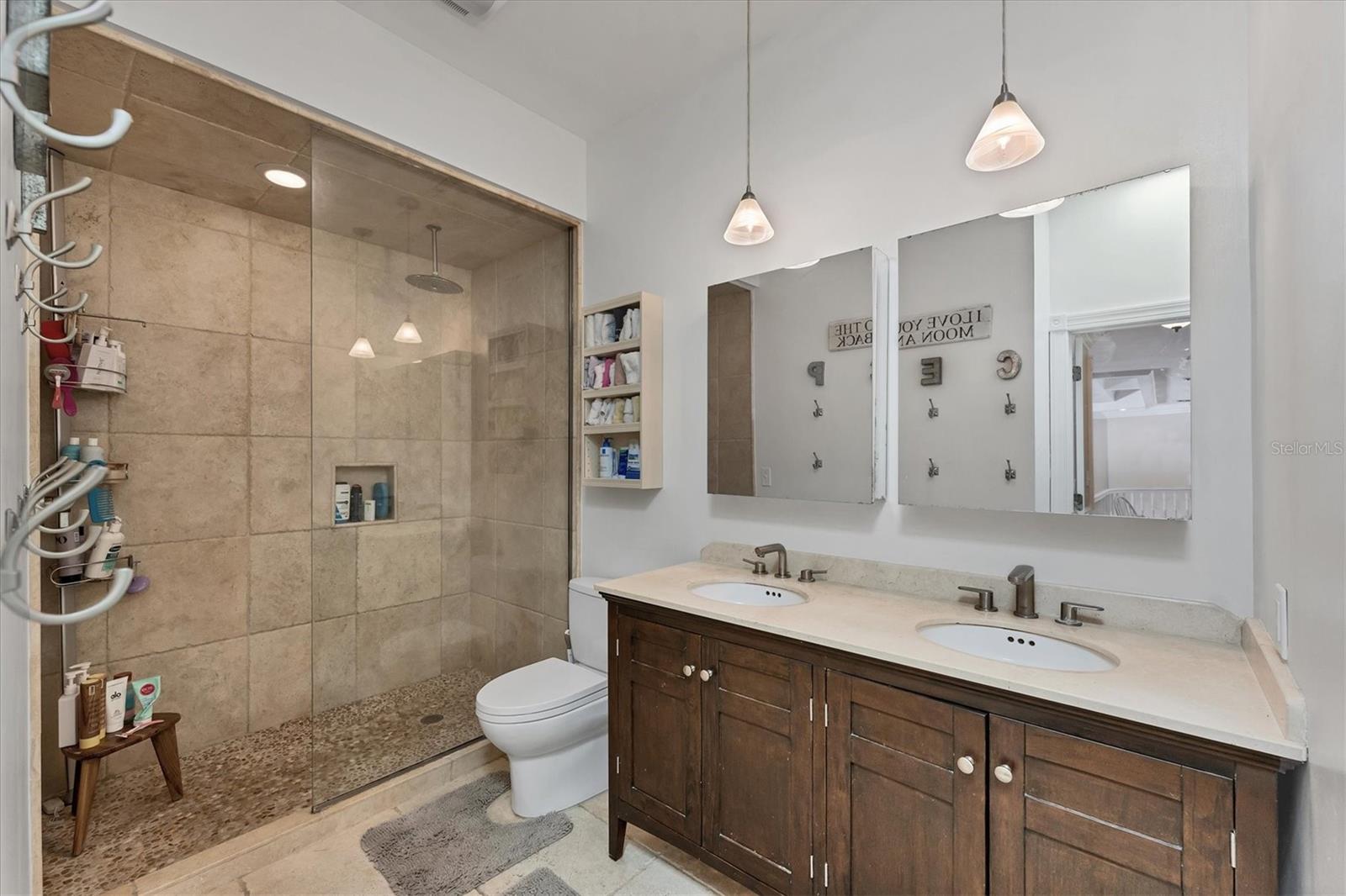 A4662753 Property Photo
