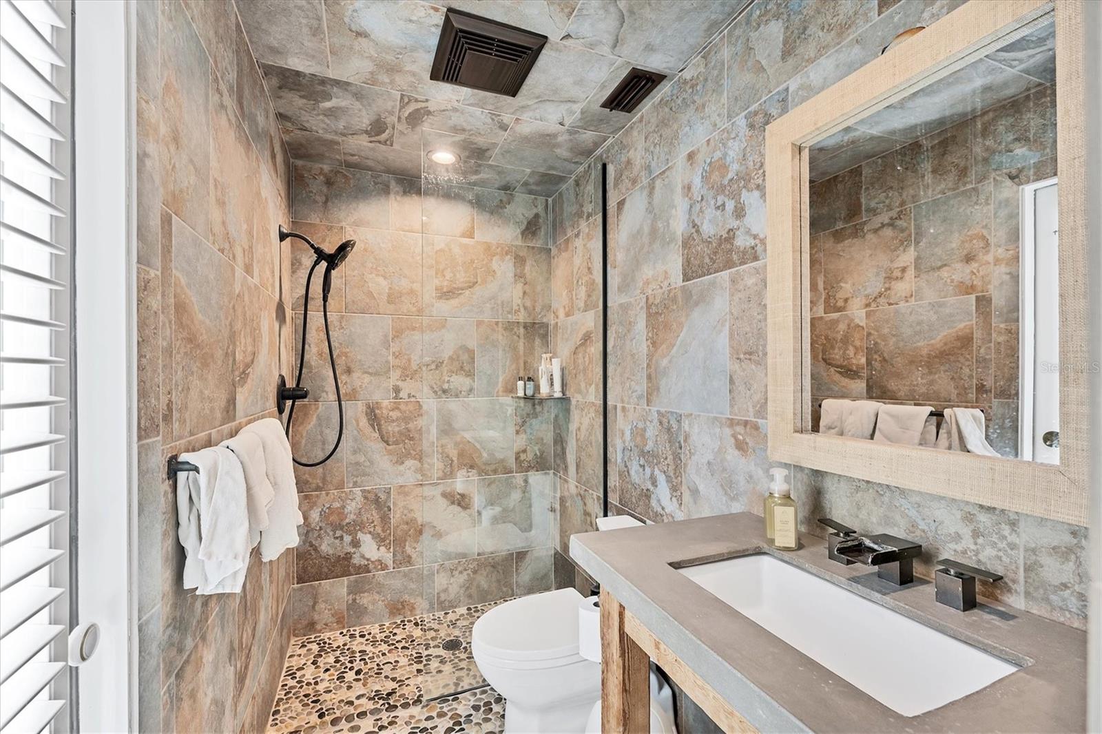 A4662753 Property Photo