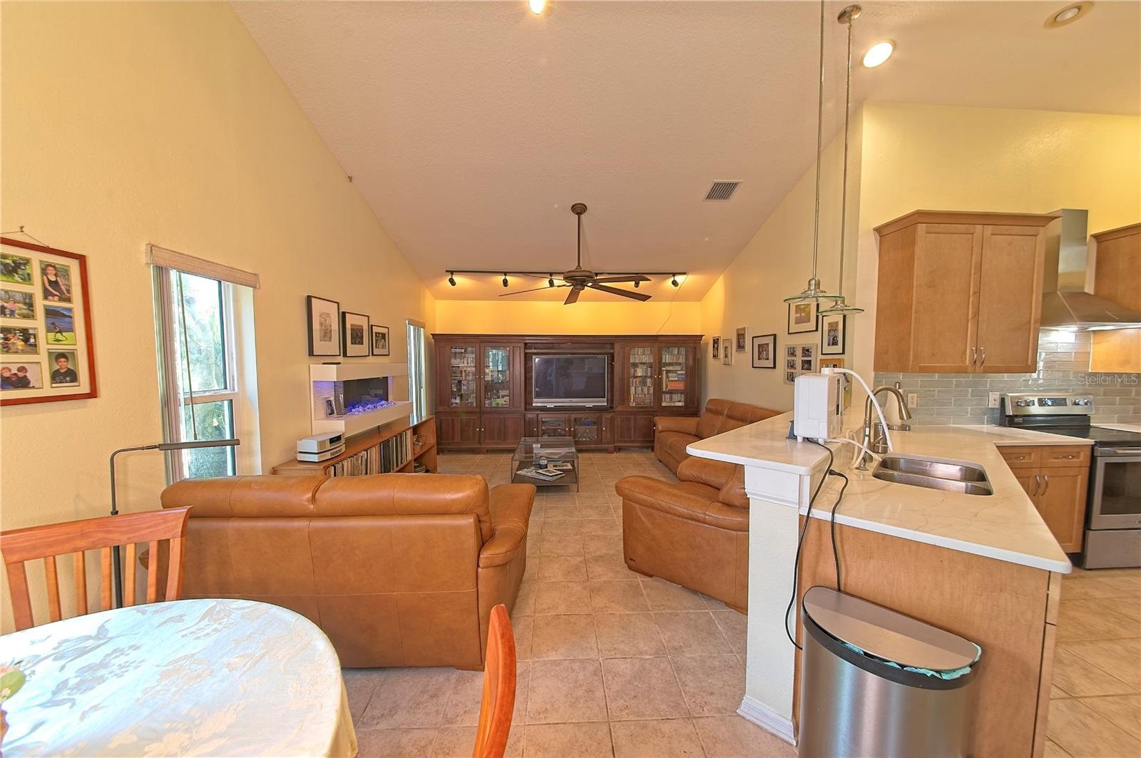 530 SOMERHILL DR NE, ST PETERSBURG, FL, 33716