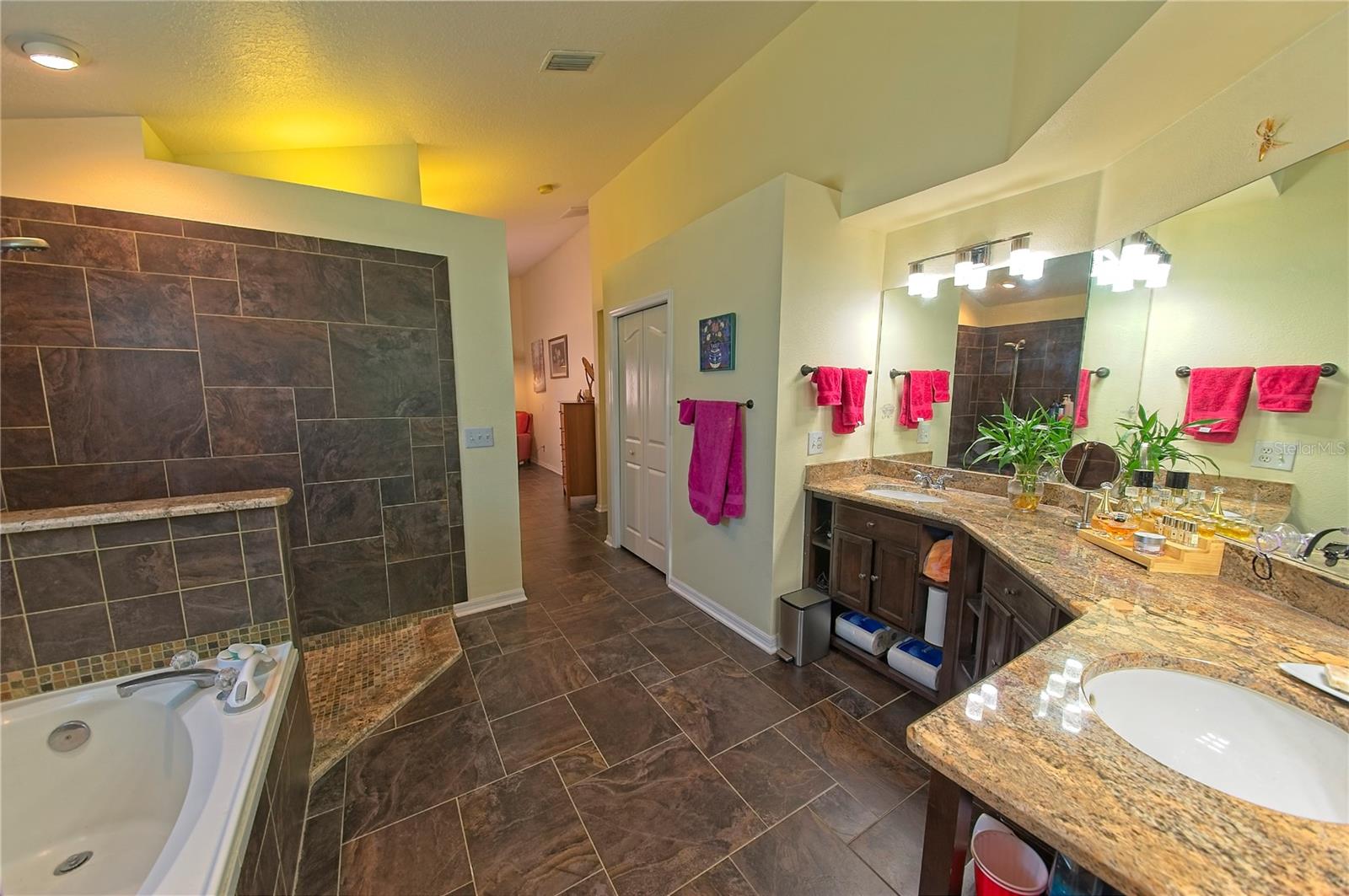 530 SOMERHILL DR NE, ST PETERSBURG, FL, 33716