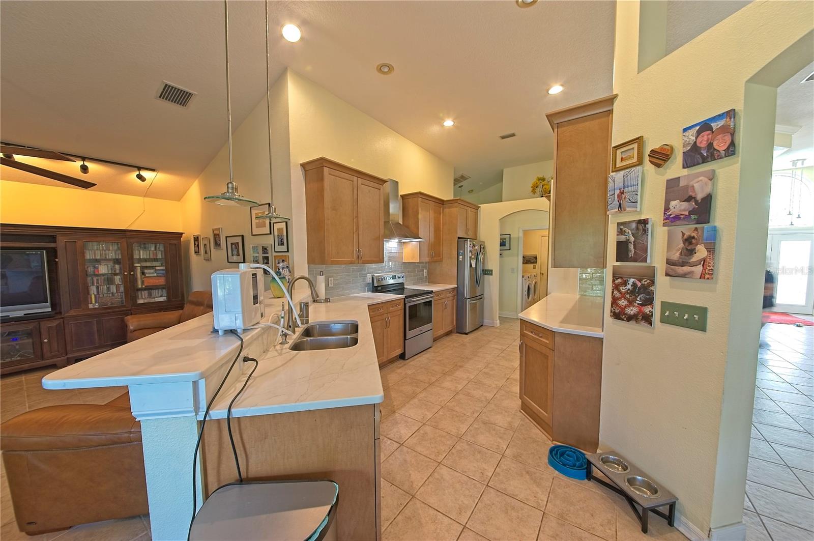 530 SOMERHILL DR NE, ST PETERSBURG, FL, 33716