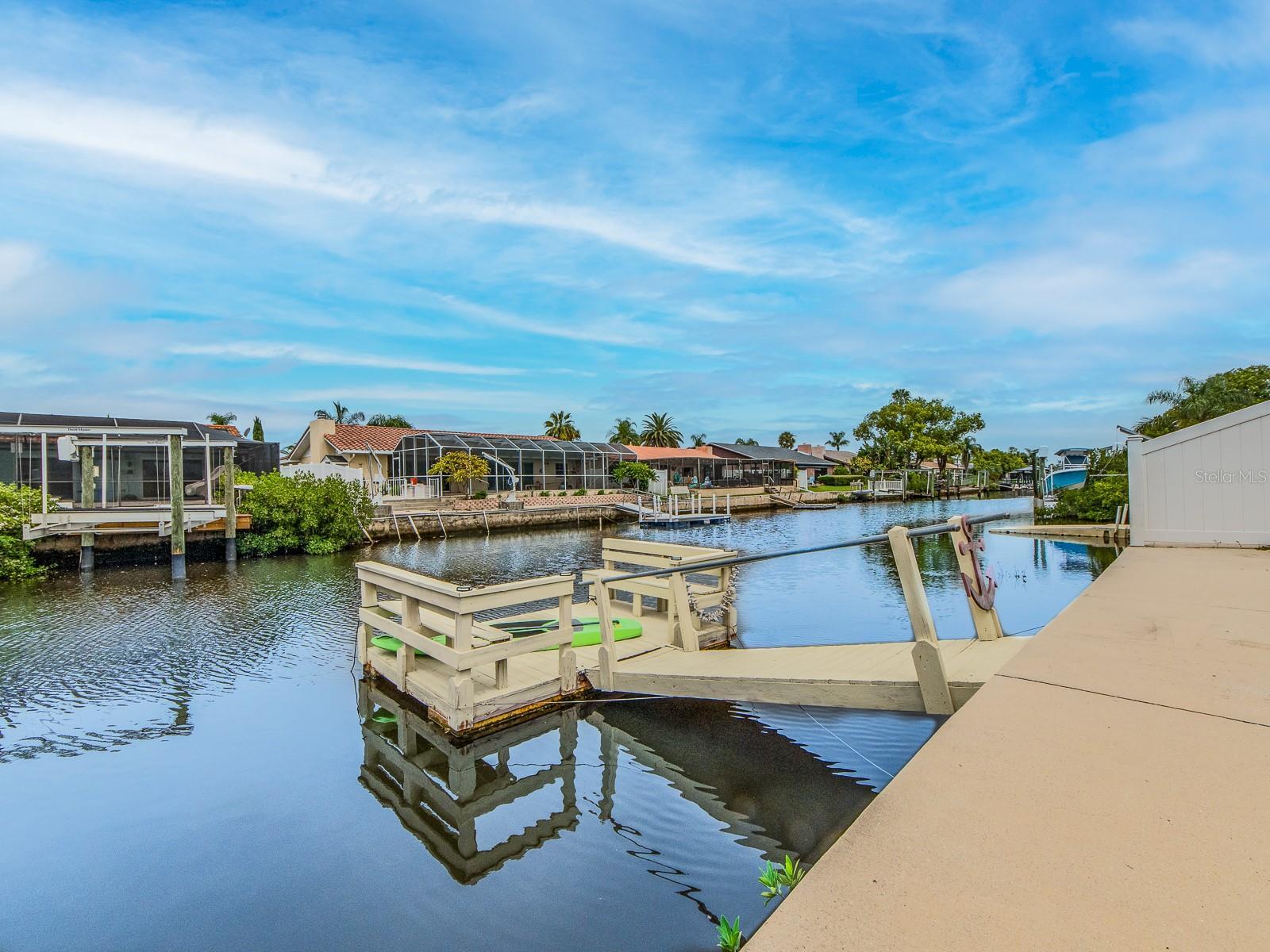 Floating dock