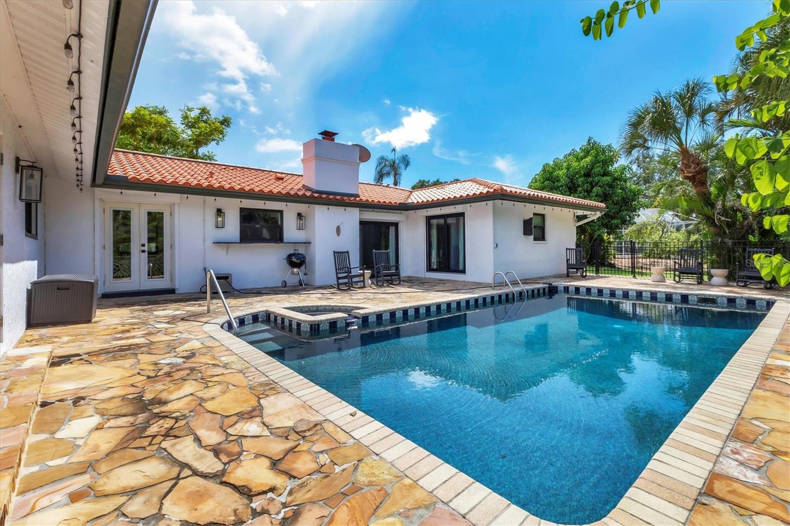 A4662815 Property Photo