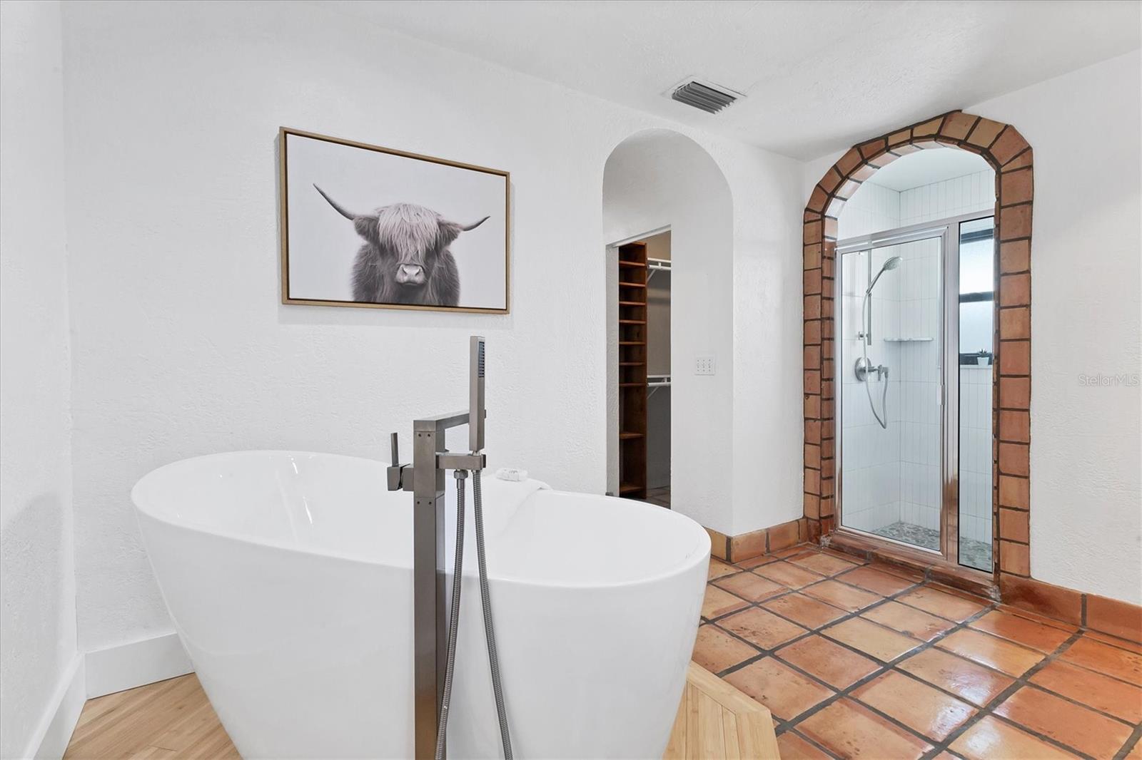 A4662815 Property Photo