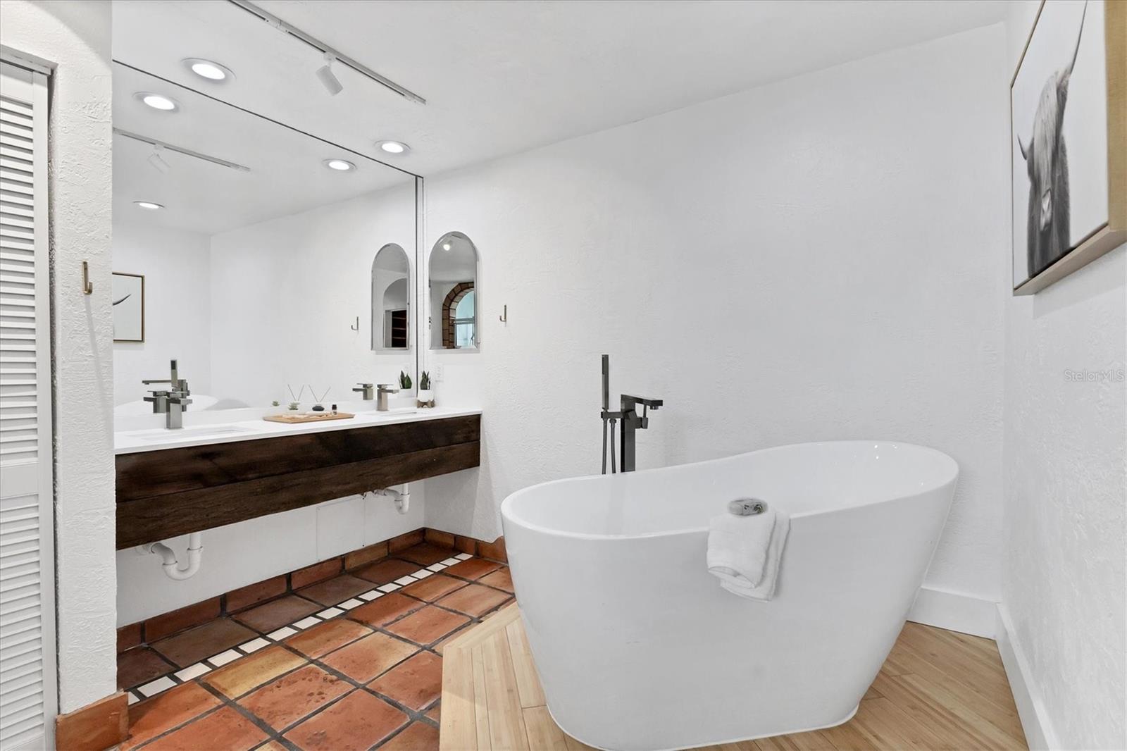 A4662815 Property Photo