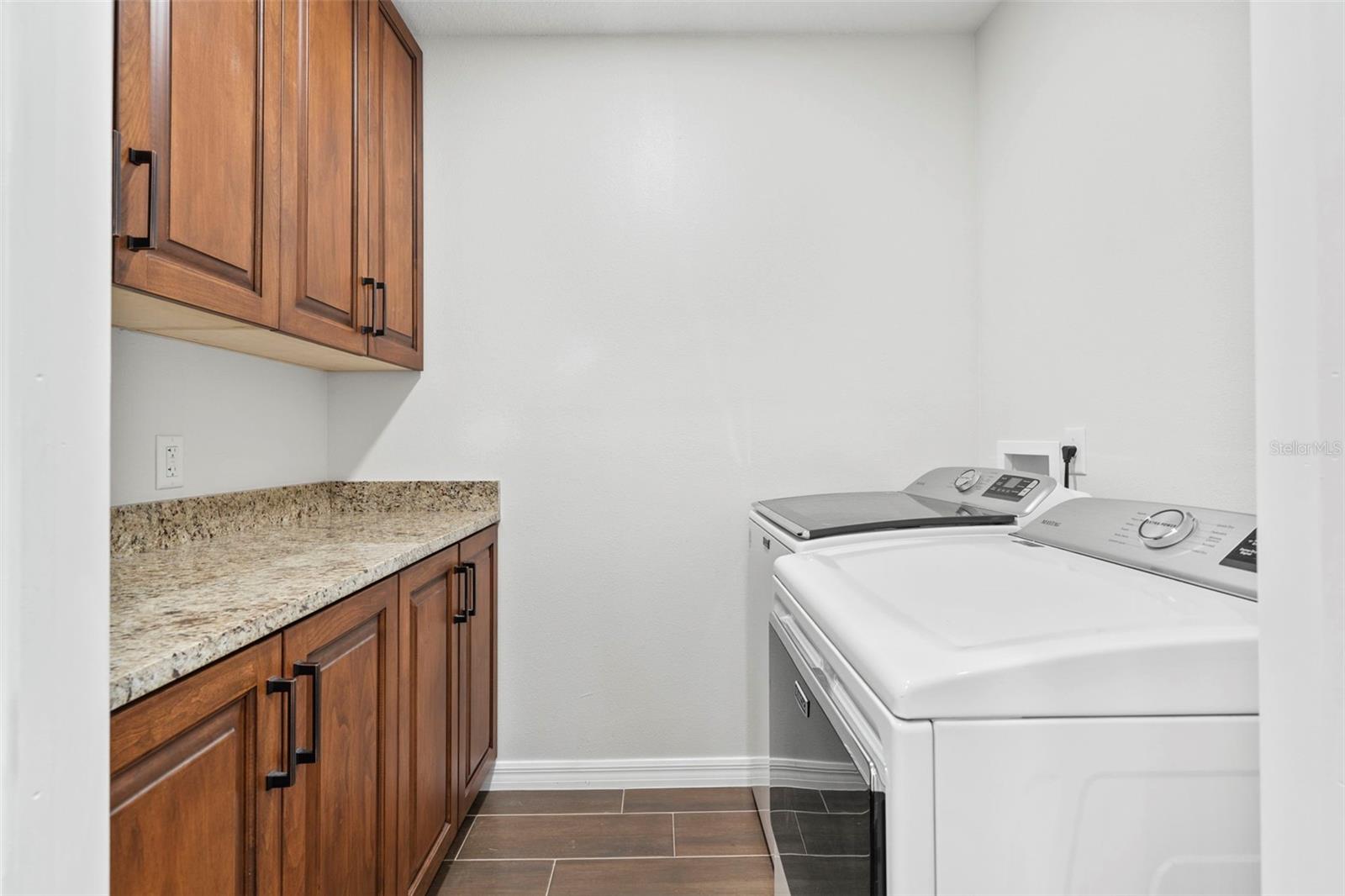 O6337967 Property Photo