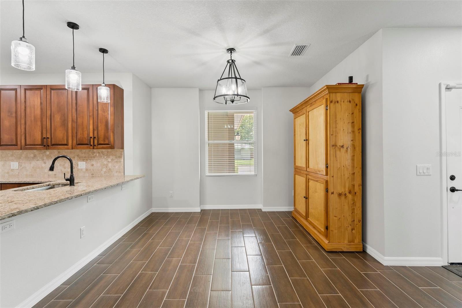 O6337967 Property Photo