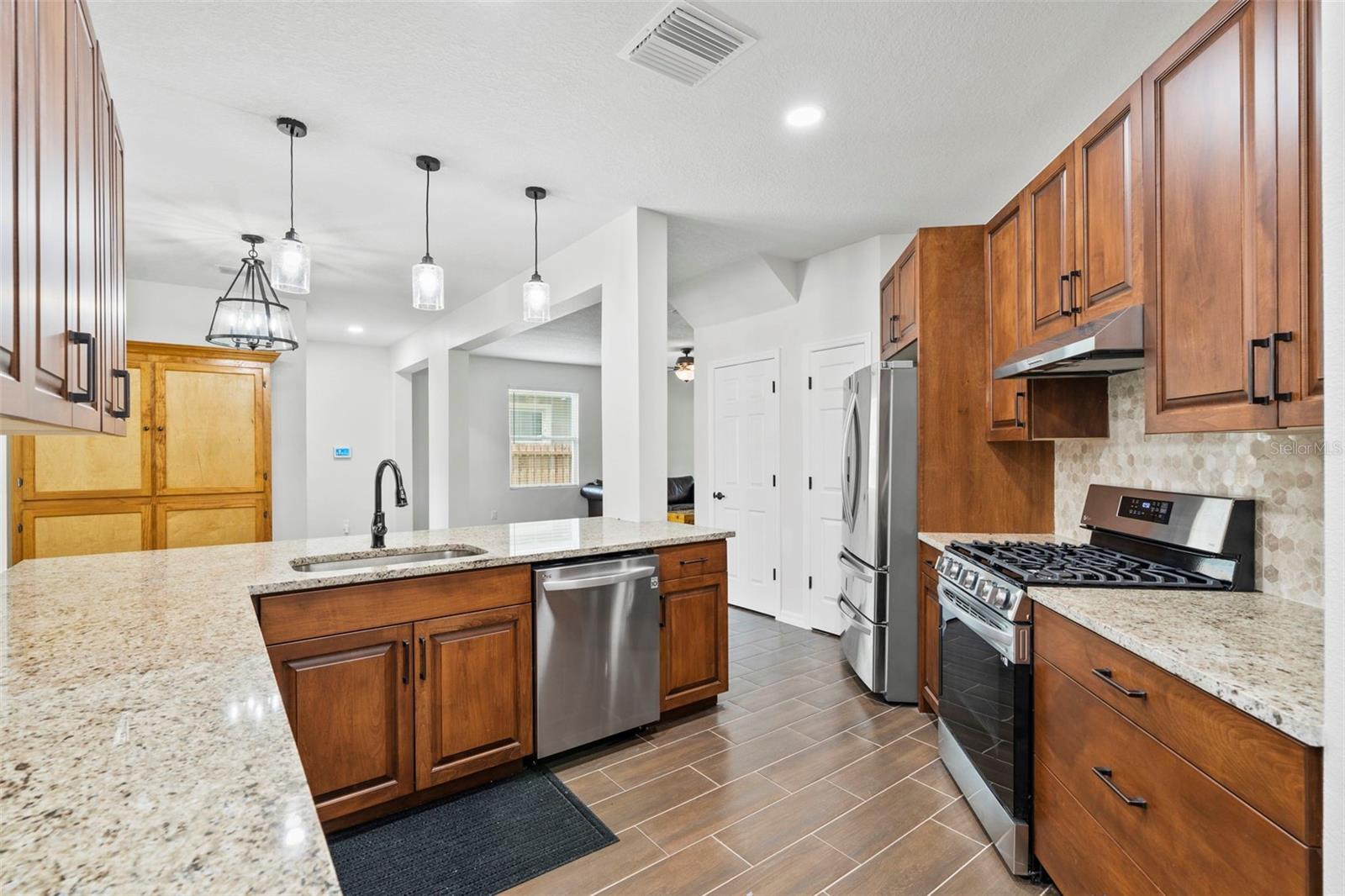 O6337967 Property Photo