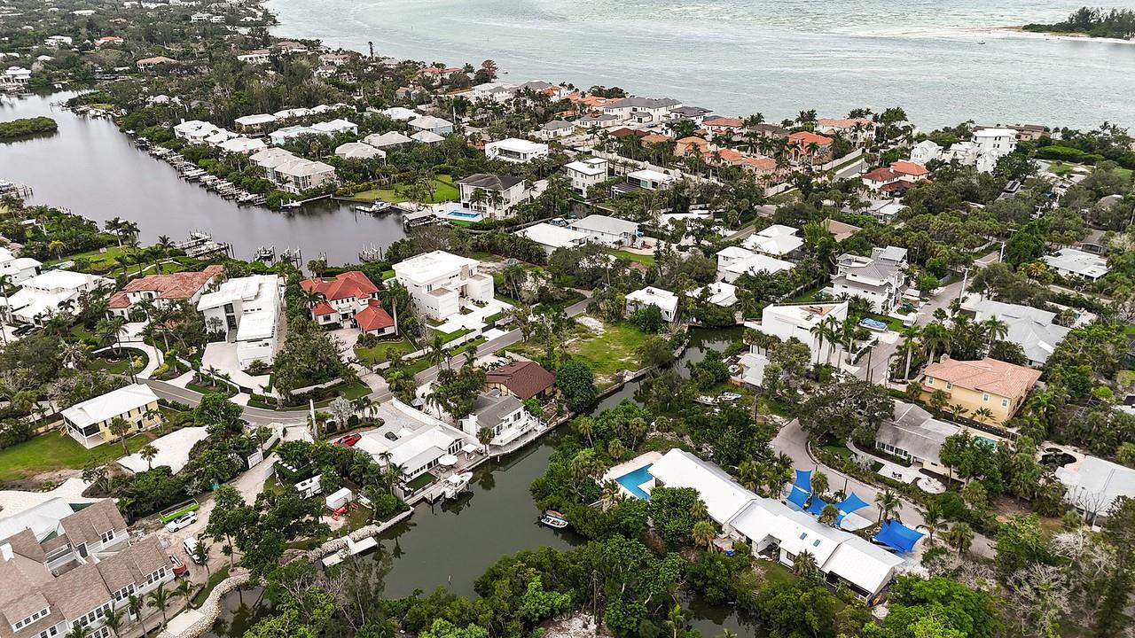 300 GARDEN LN, SARASOTA, FL, 34242