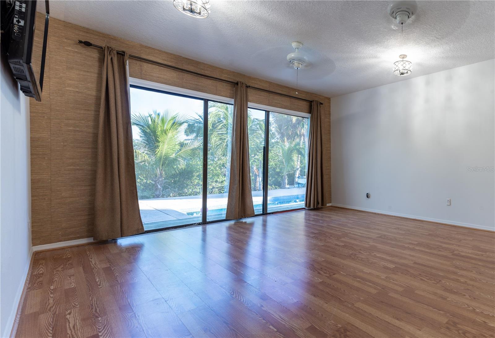 A4662830 Property Photo