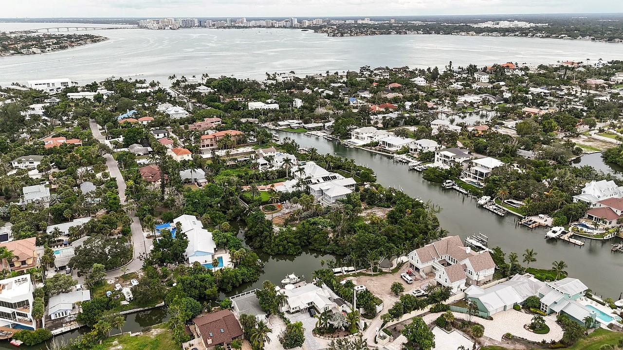 300 GARDEN LN, SARASOTA, FL, 34242