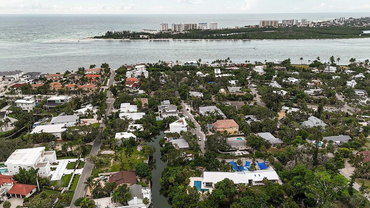 300 GARDEN LN, SARASOTA, FL, 34242