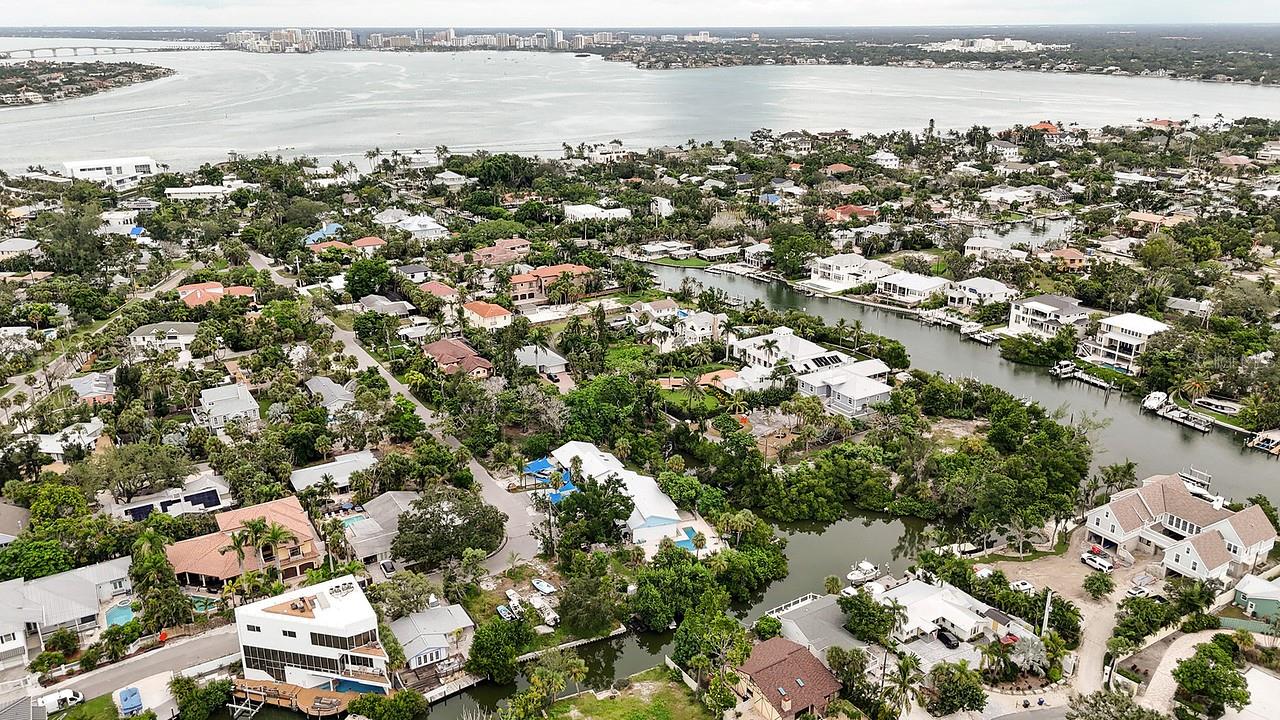 300 GARDEN LN, SARASOTA, FL, 34242