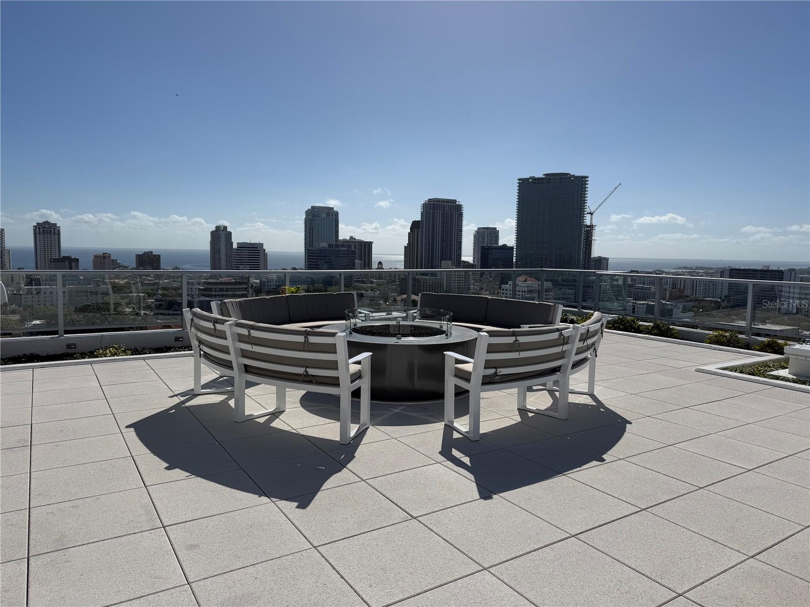 Roof-Top amenities level