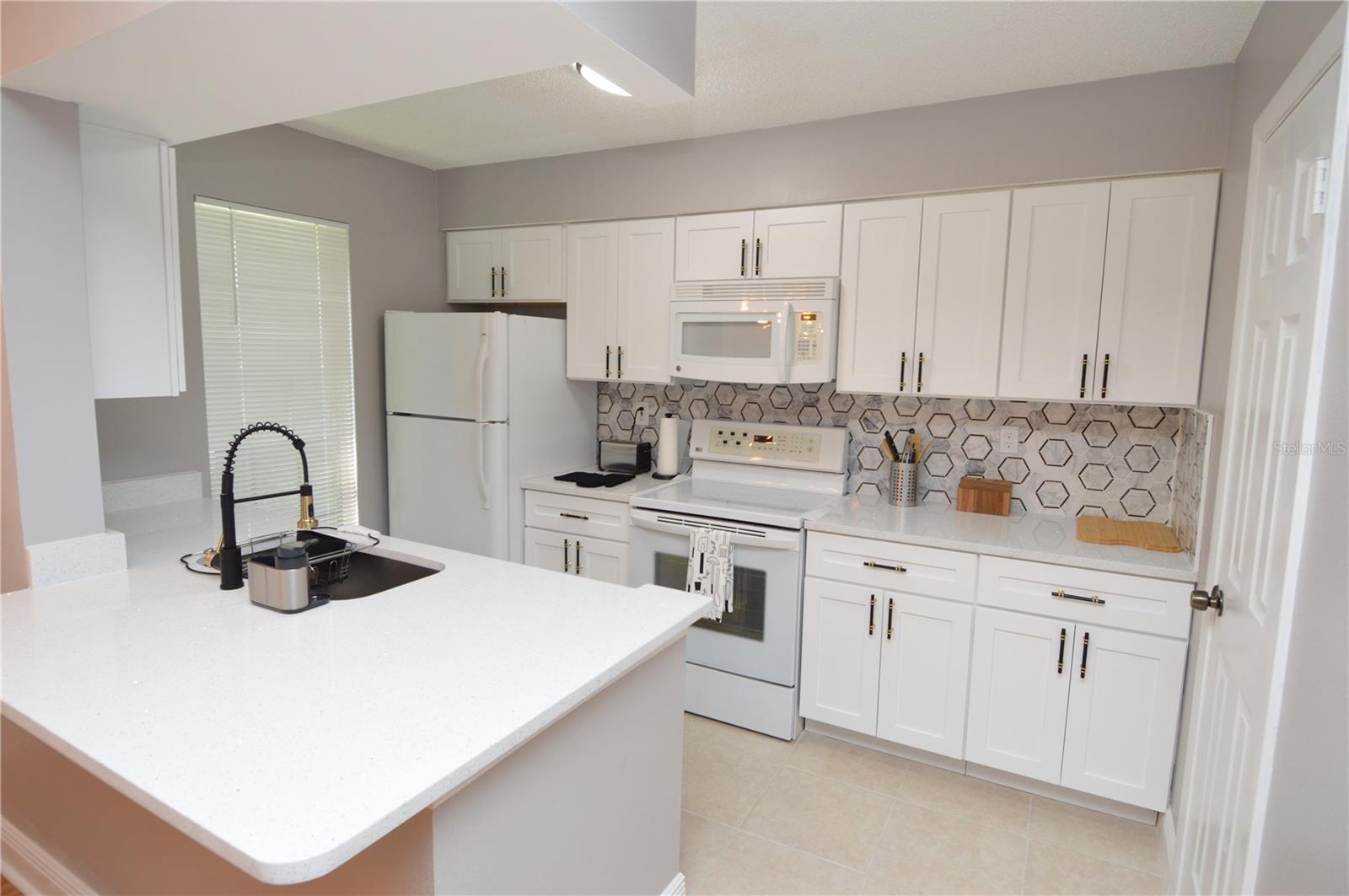 8746 MALLARD RESERVE DR #204, TAMPA, FL, 33614