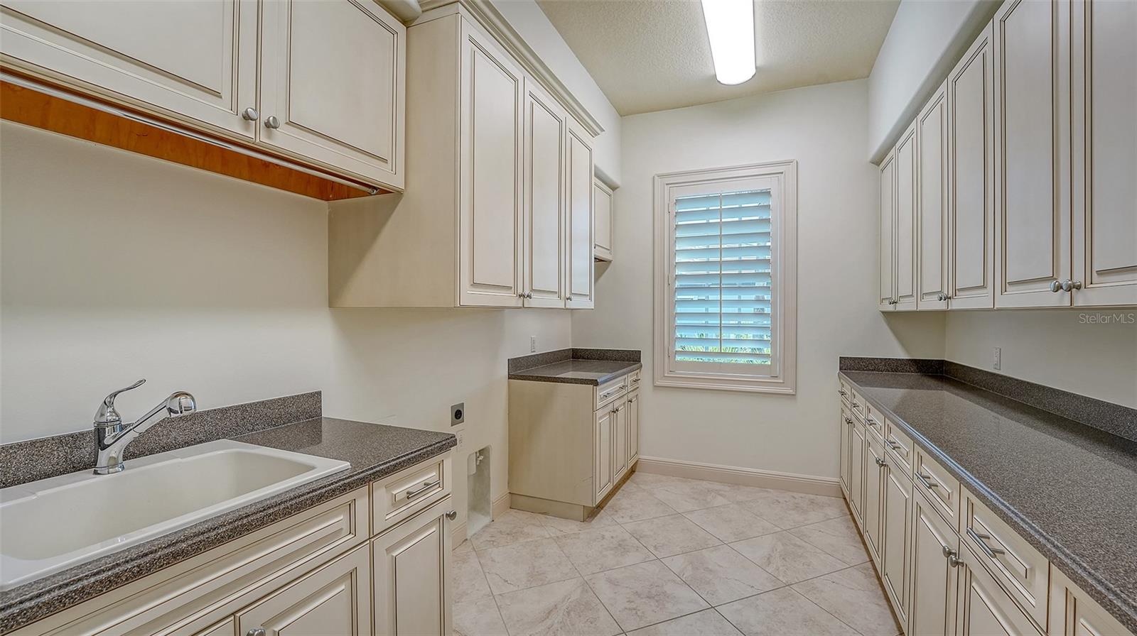A4662879 Property Photo