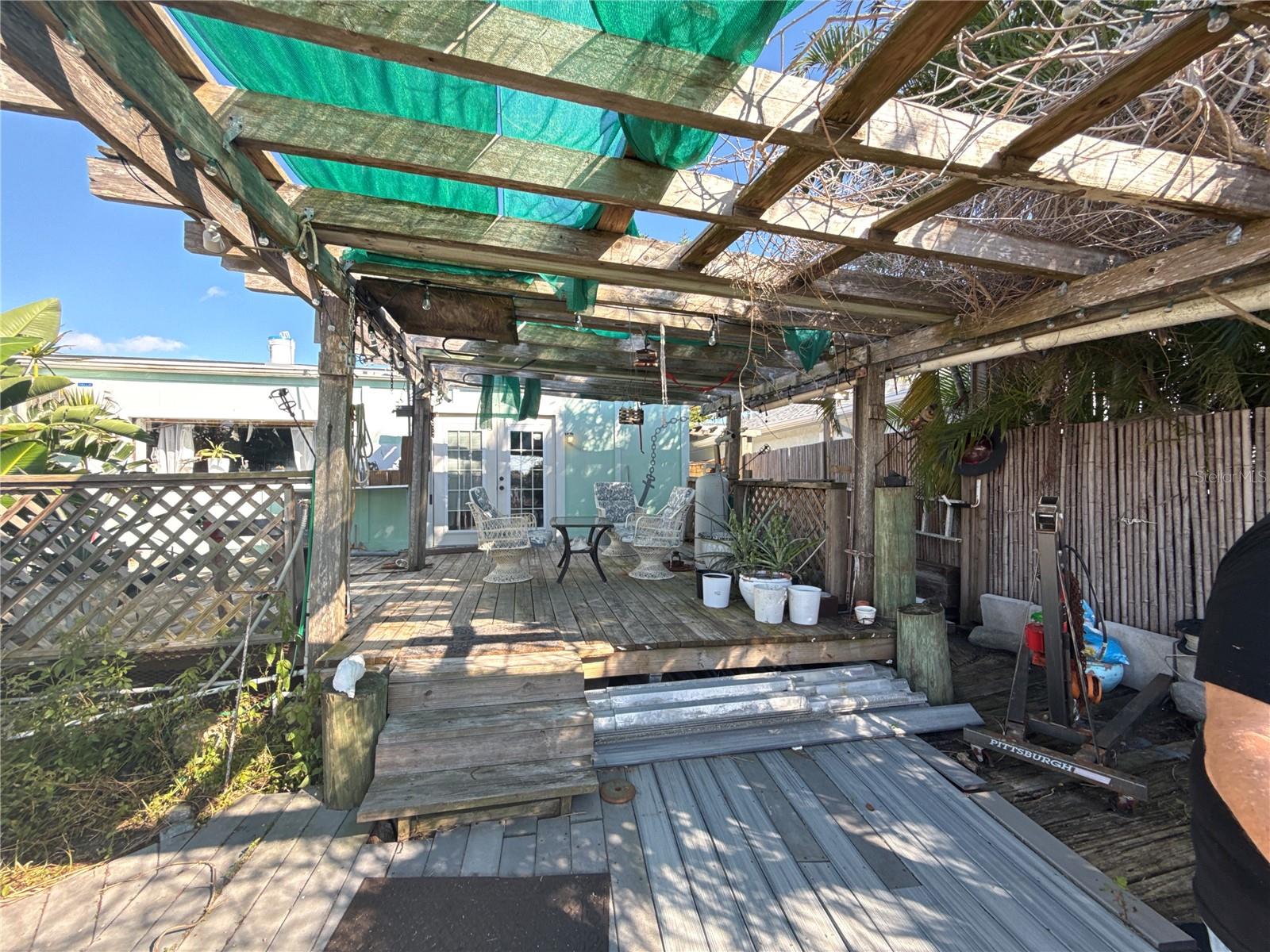 17714 LONG POINT DR, REDINGTON SHORES, FL, 33708