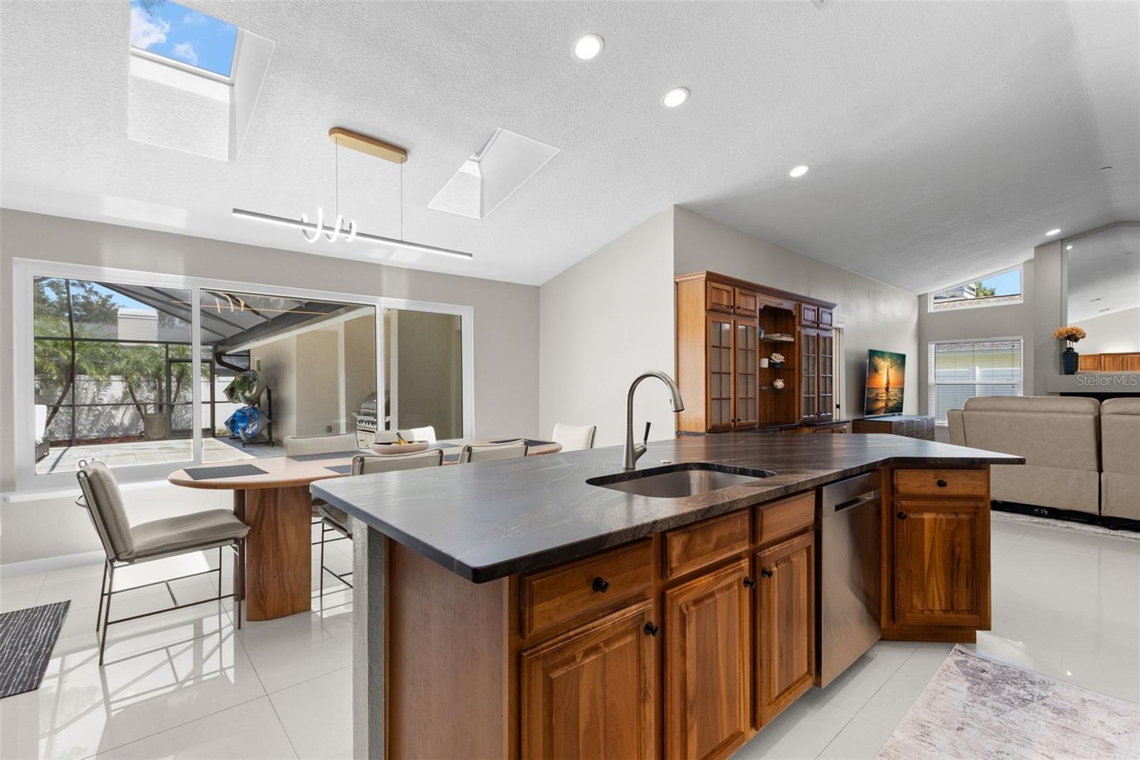 527 HUMPHRIES RD, SAFETY HARBOR, FL, 34695