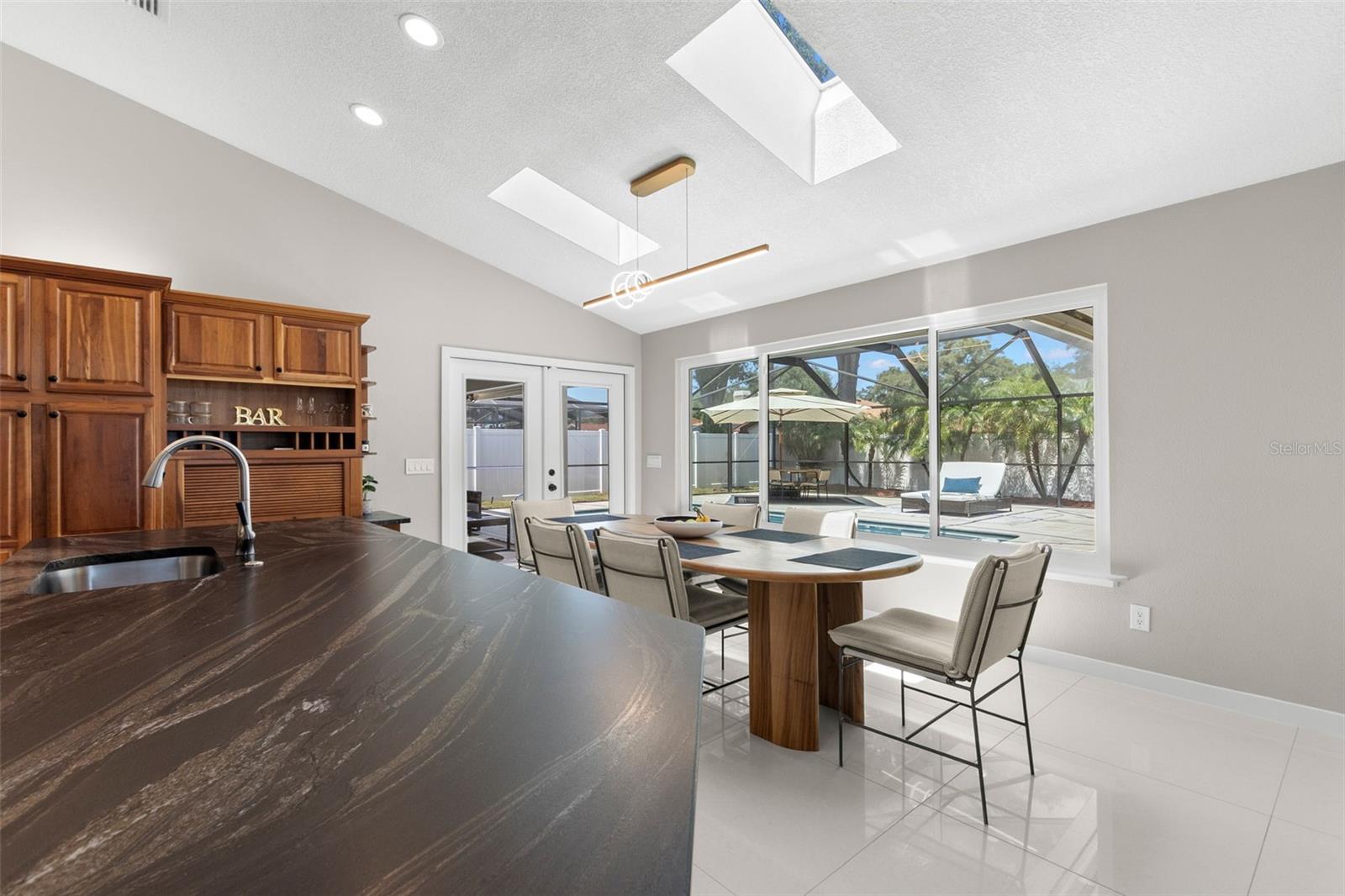 527 HUMPHRIES RD, SAFETY HARBOR, FL, 34695