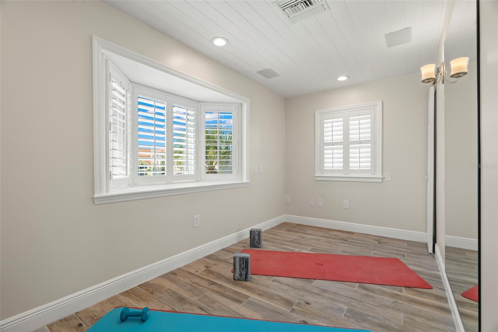 TB8420379 Property Photo