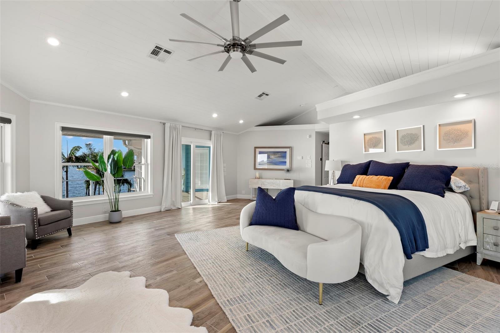 TB8420379 Property Photo