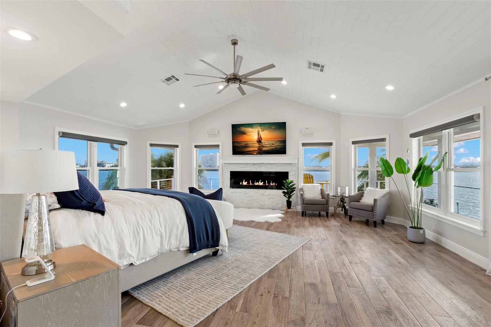 TB8420379 Property Photo