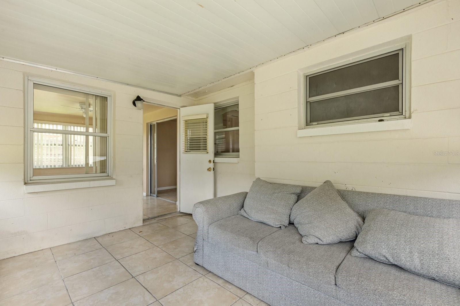 Covered porch/lanai
