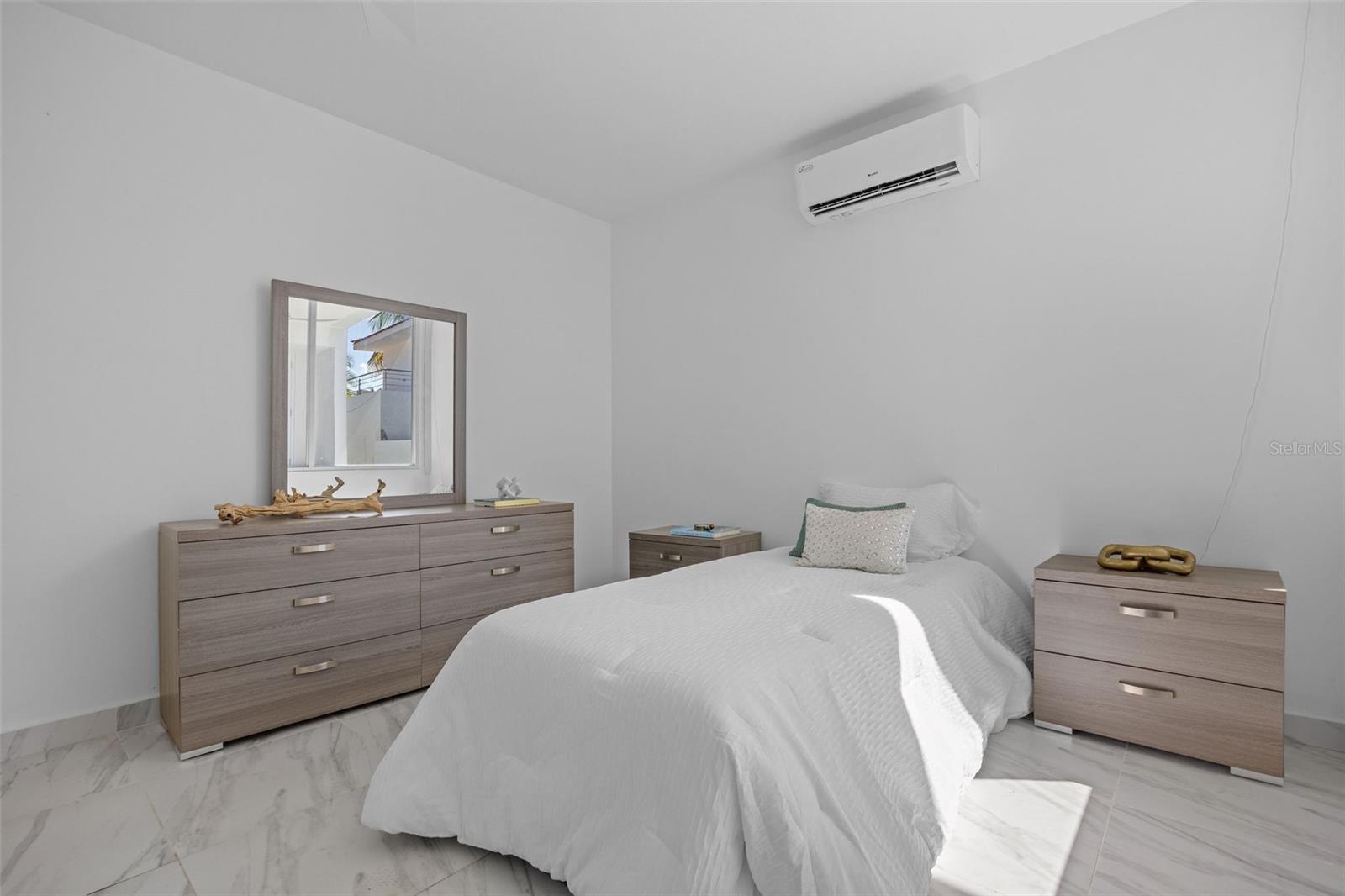 PR9115638 Property Photo