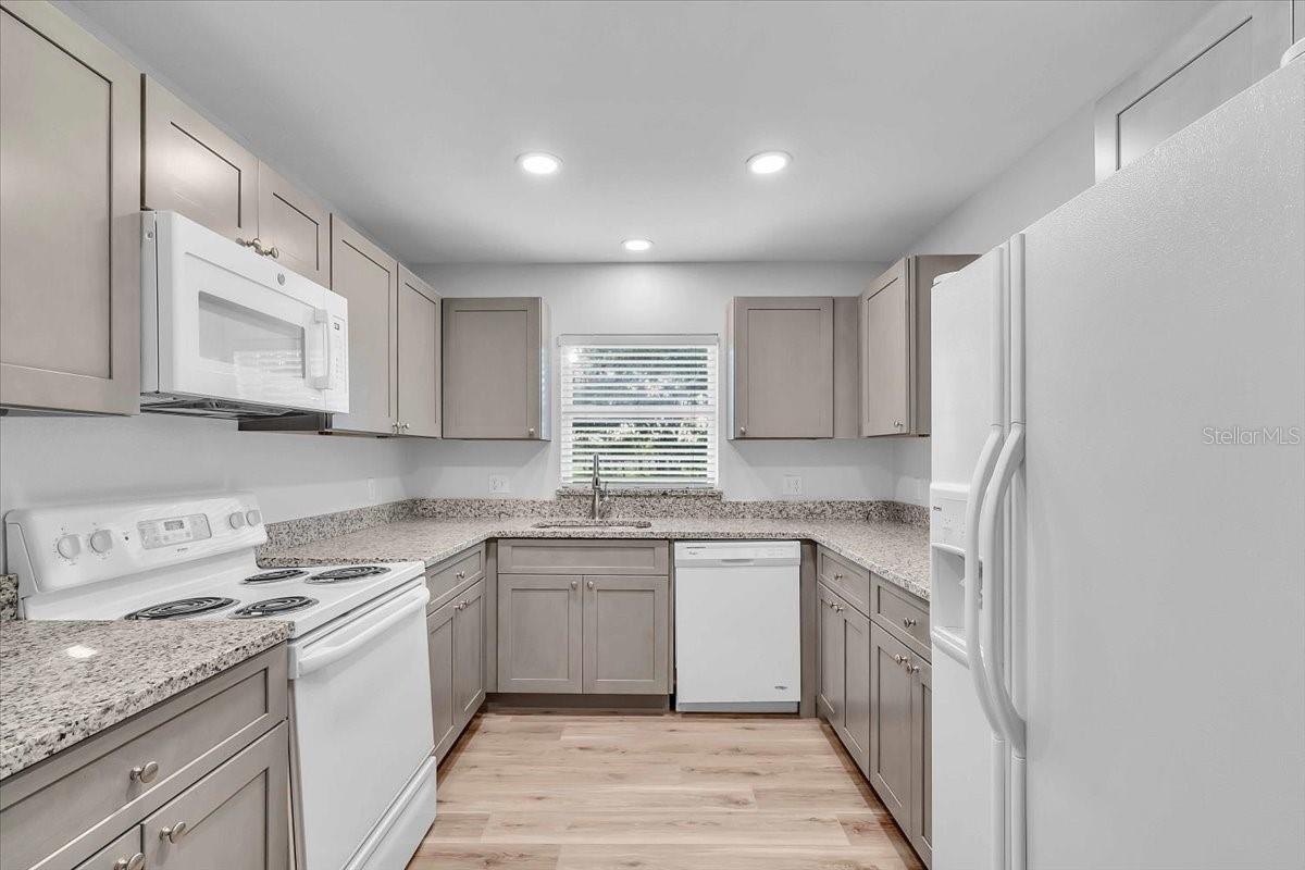 383 BOBBY JONES RD #383, SARASOTA, FL, 34232