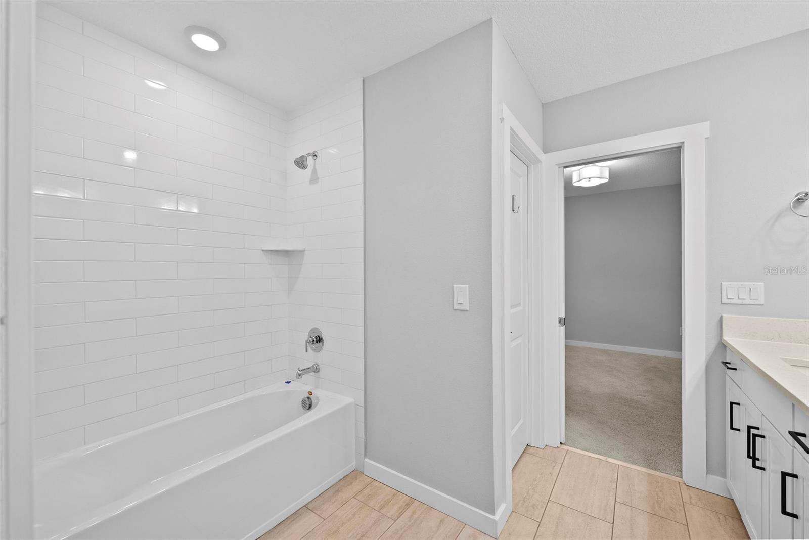 5834 S MACDILL AVE #A, TAMPA, FL, 33611