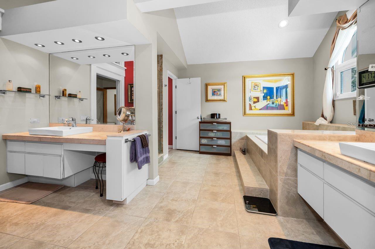 110 S WOODCREEK DR S, SAFETY HARBOR, FL, 34695