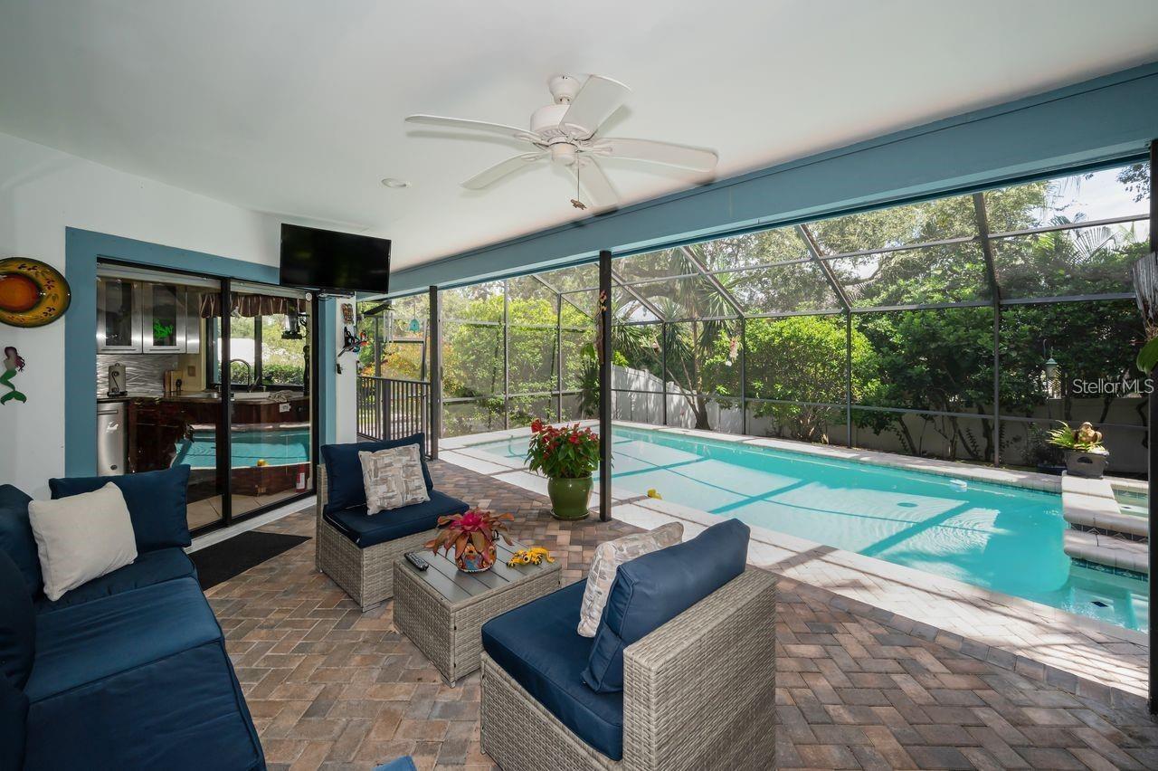 110 S WOODCREEK DR S, SAFETY HARBOR, FL, 34695