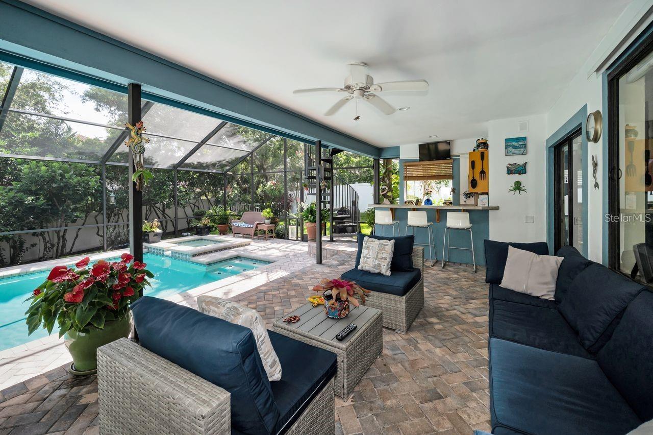 110 S WOODCREEK DR S, SAFETY HARBOR, FL, 34695