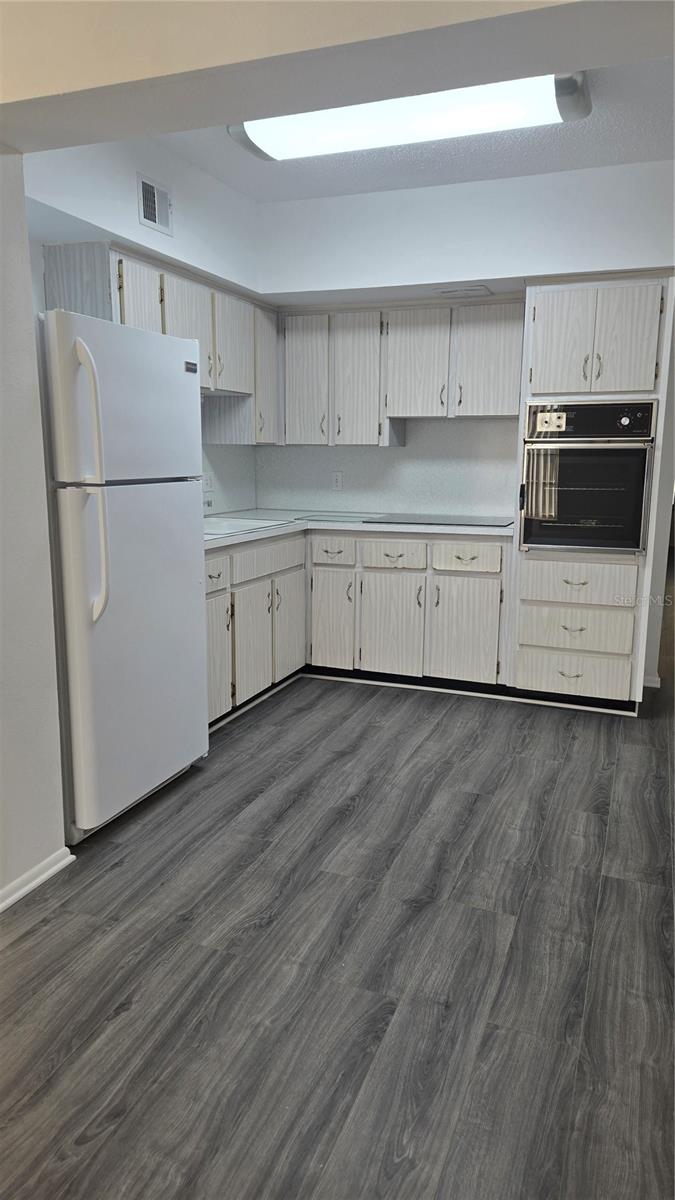 TB8420873 Property Photo