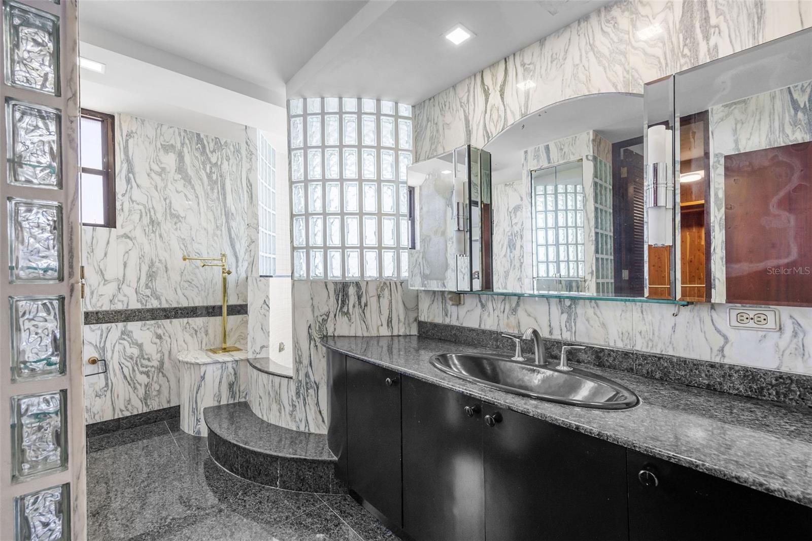 PR9115661 Property Photo