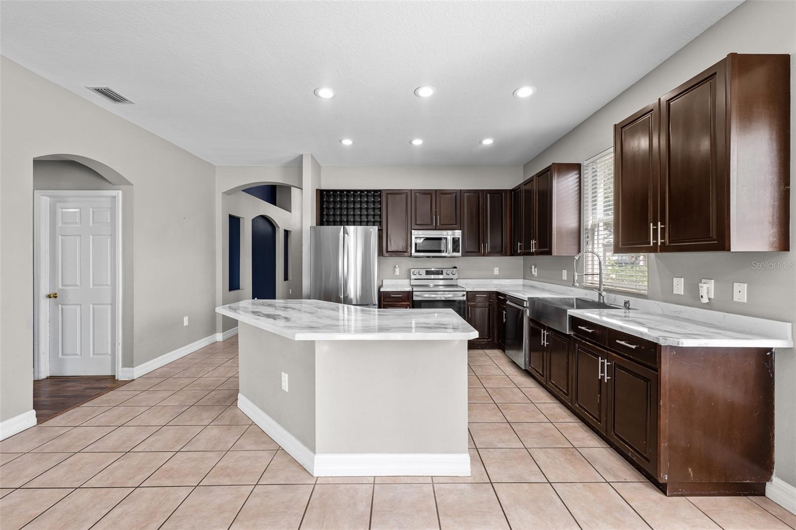 5909 WEDGEFIELD DR, ZEPHYRHILLS, FL, 33541