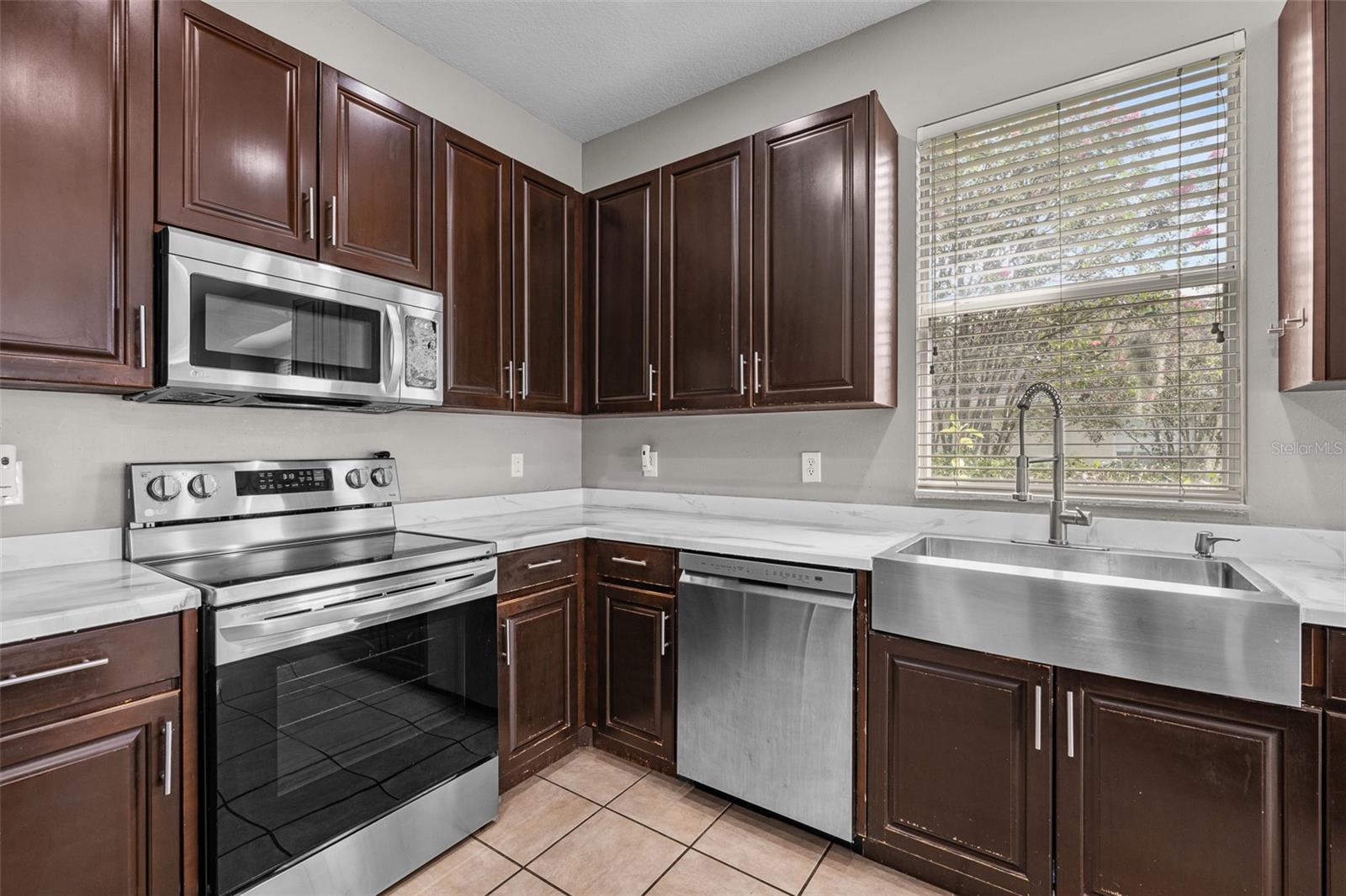 5909 WEDGEFIELD DR, ZEPHYRHILLS, FL, 33541