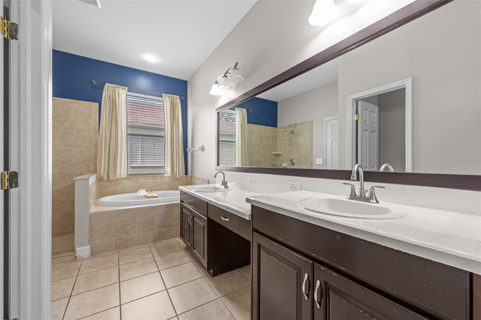 5909 WEDGEFIELD DR, ZEPHYRHILLS, FL, 33541