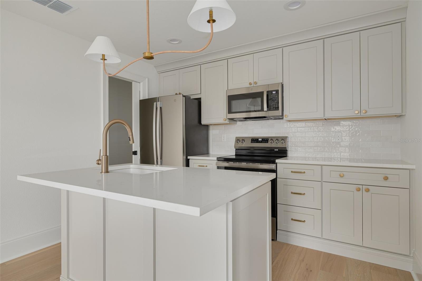 TB8421082 Property Photo