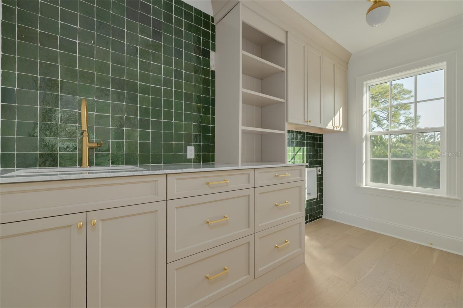 TB8421082 Property Photo