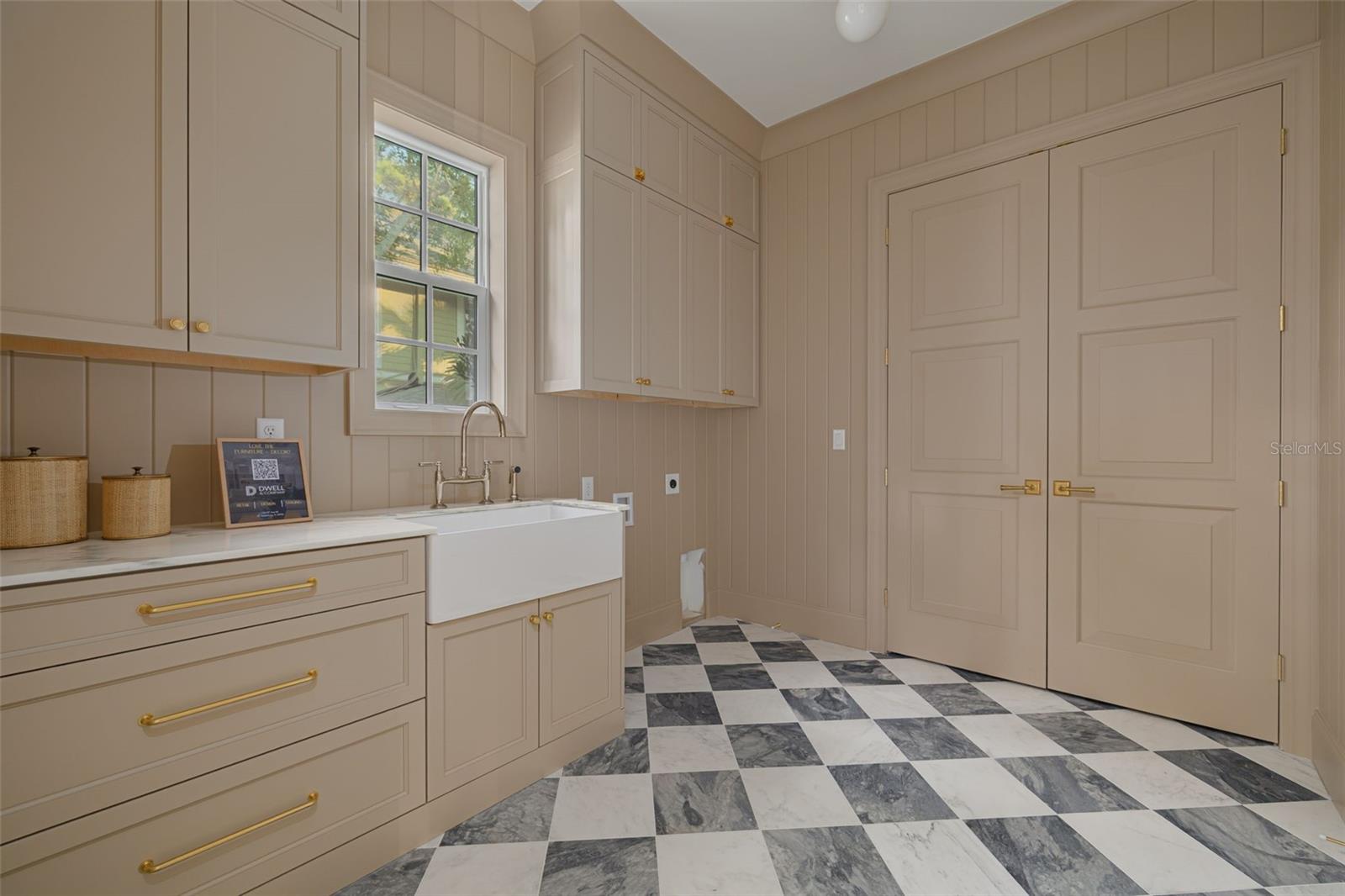 TB8421082 Property Photo