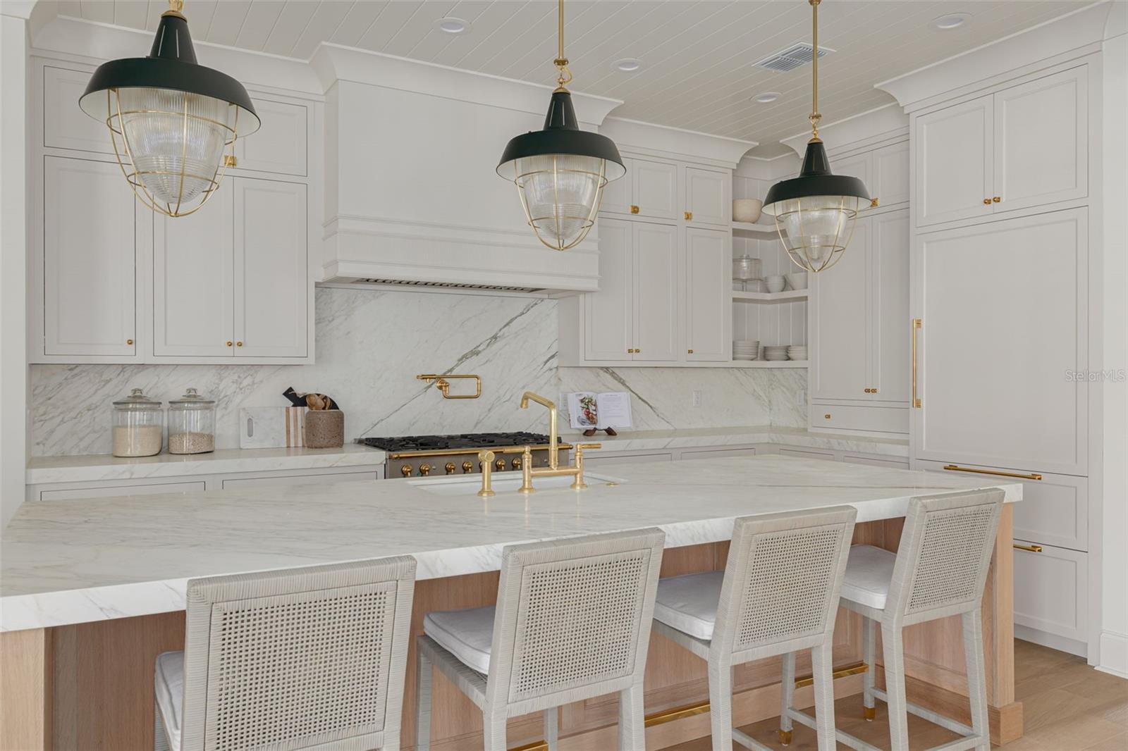 TB8421082 Property Photo