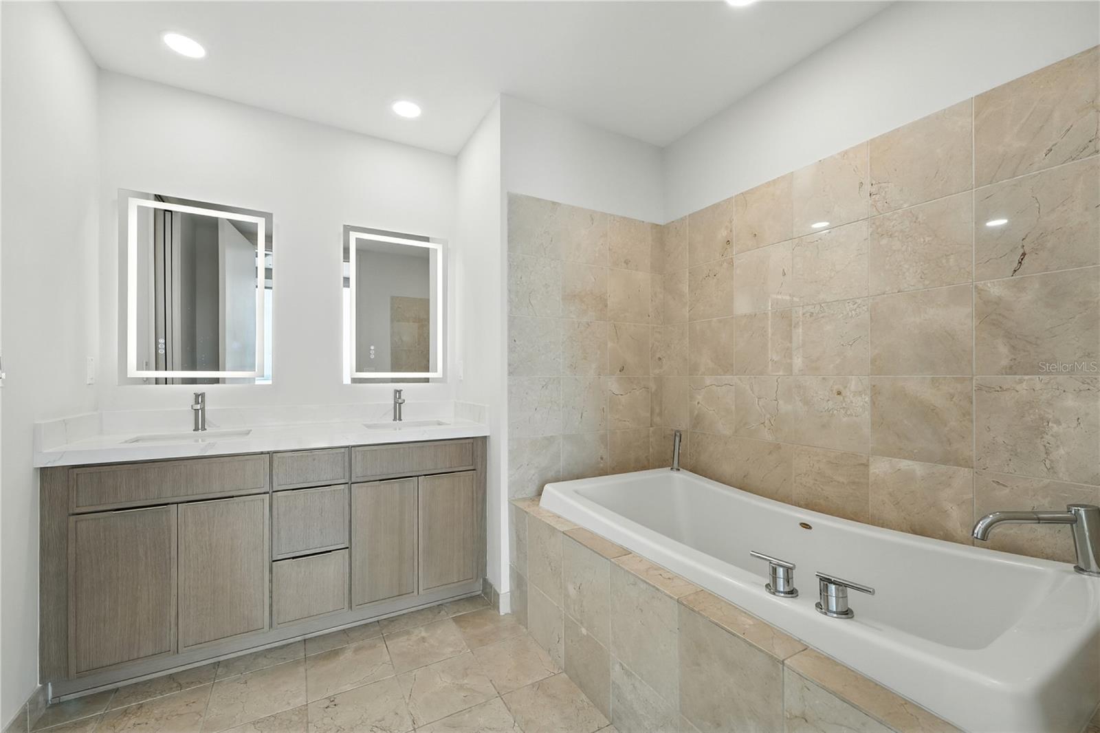 150 E ROBINSON ST #2102, ORLANDO, FL, 32801