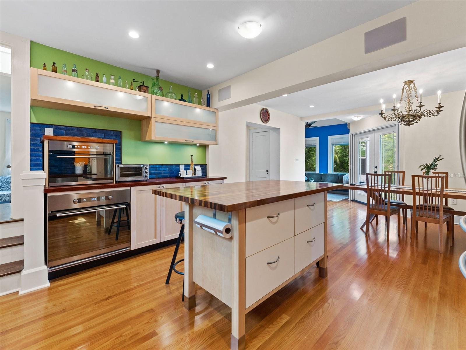 2559 36TH AVE N, ST PETERSBURG, FL, 33713