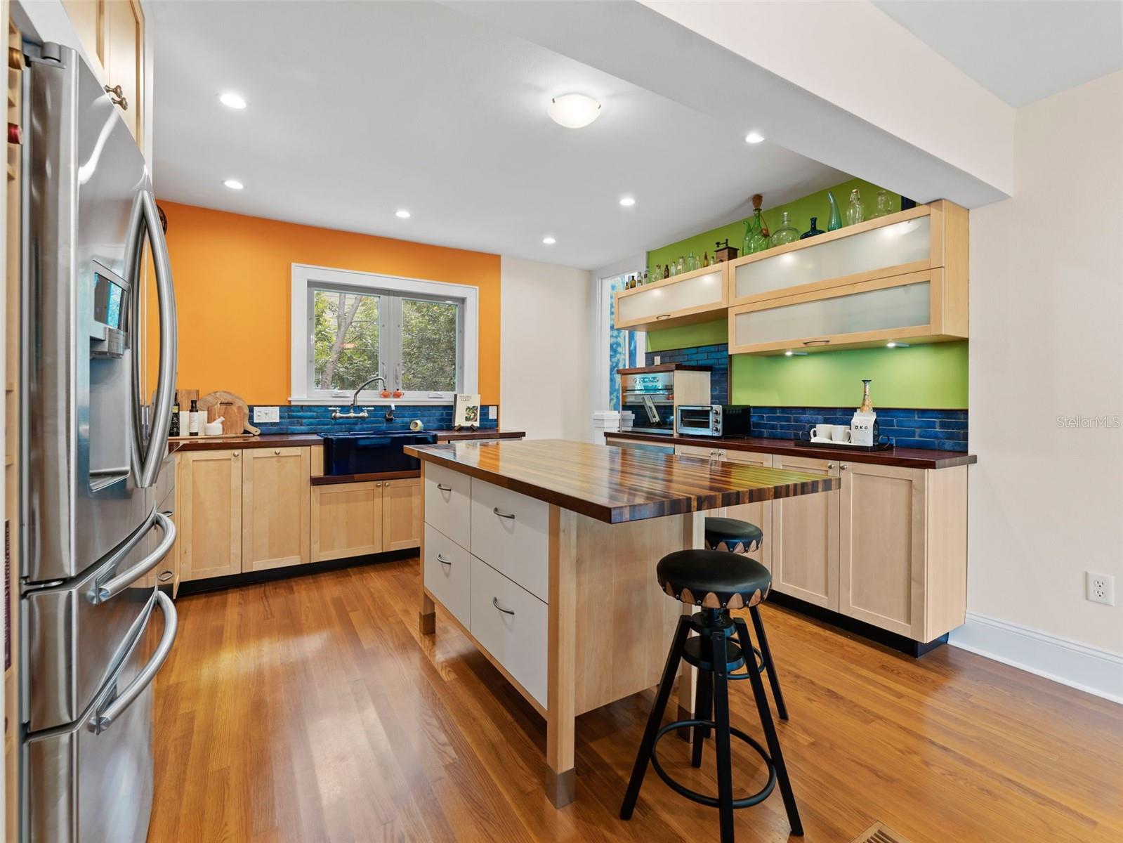 2559 36TH AVE N, ST PETERSBURG, FL, 33713