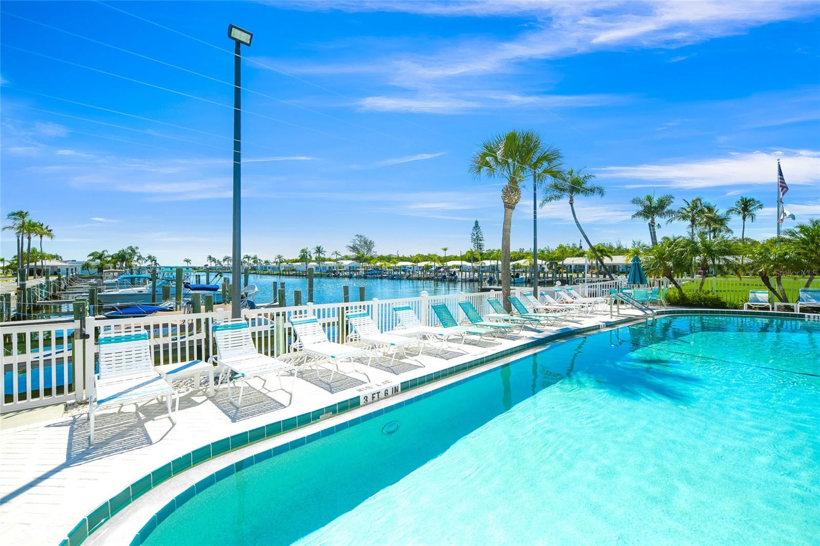 676 EL CENTRO, LONGBOAT KEY, FL, 34228