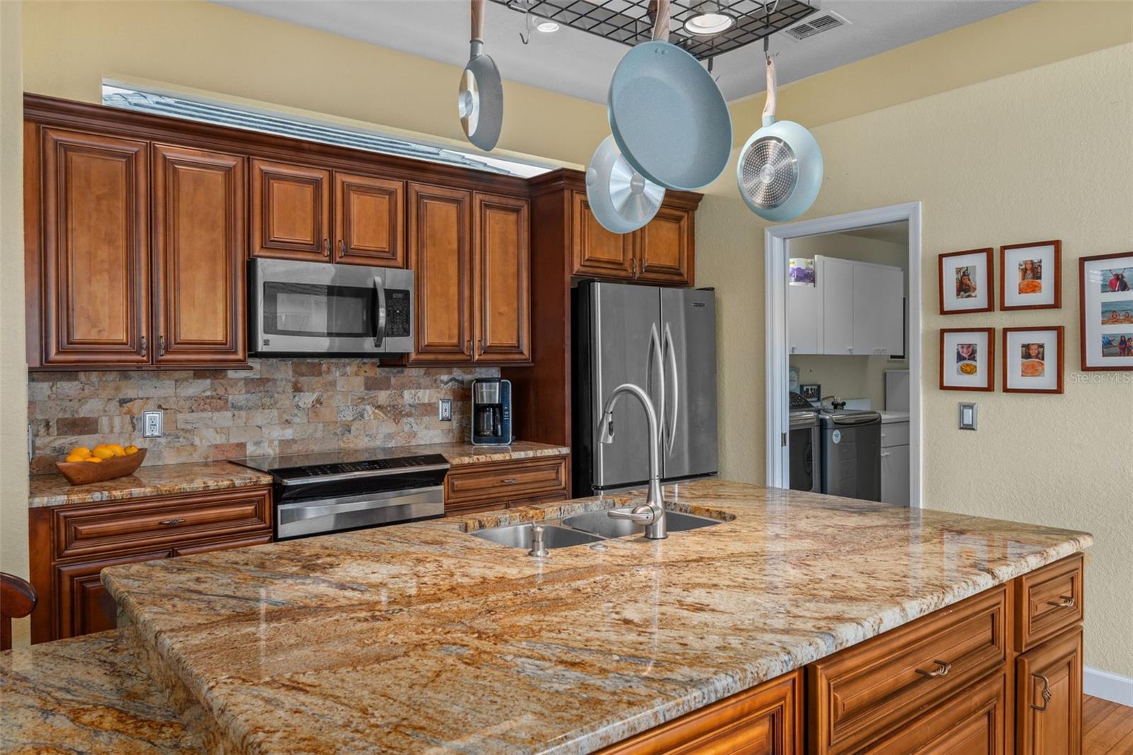 GRANITE COUNTER TOPS