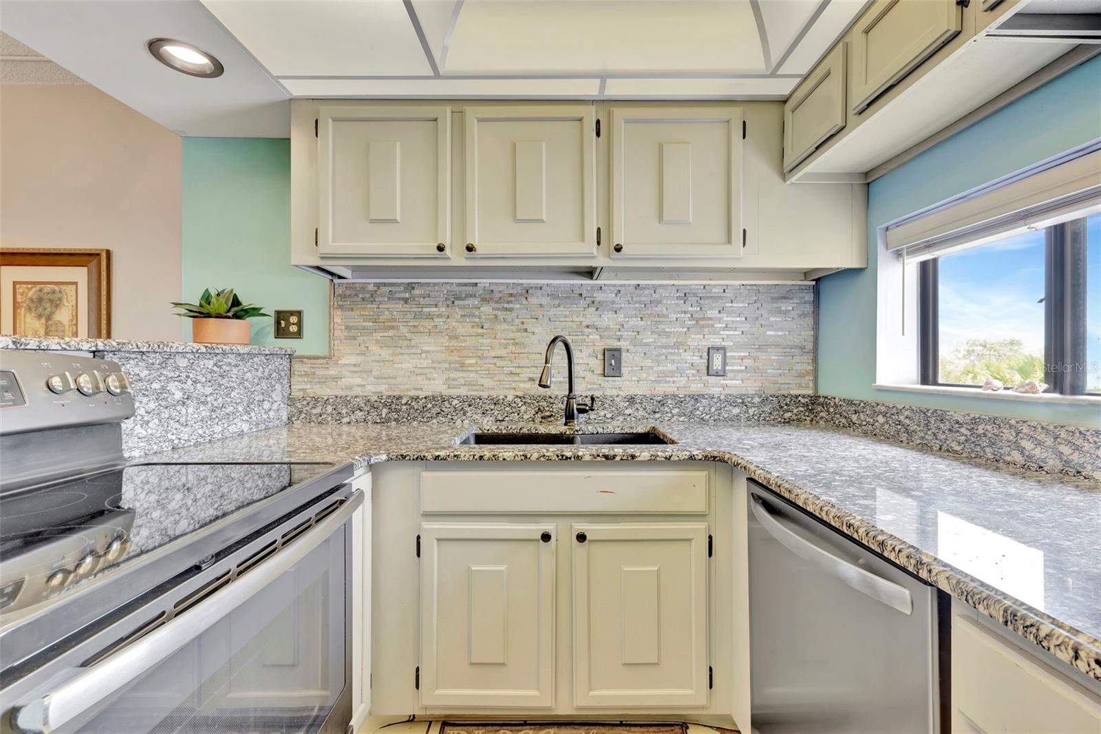 A4663201 Property Photo