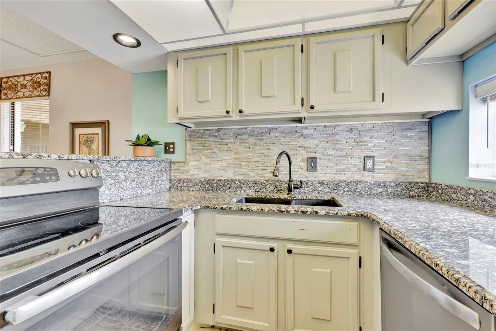 A4663201 Property Photo
