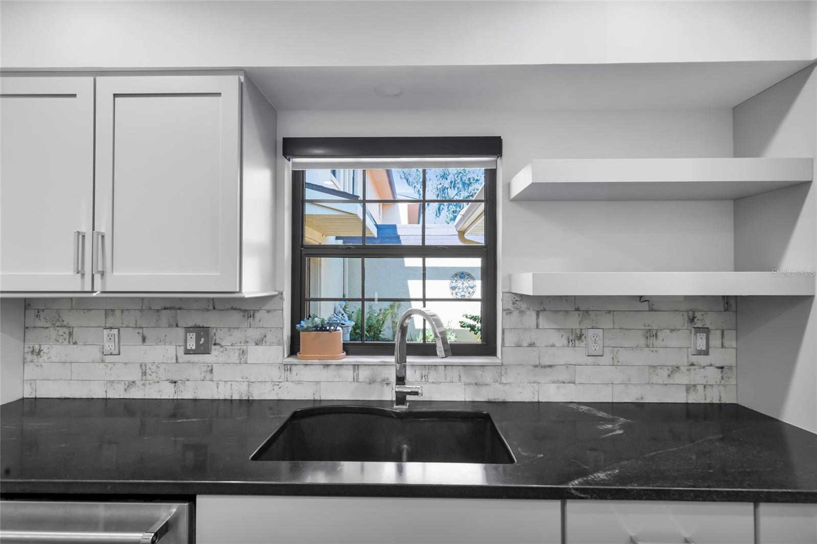 1111 LAKESHORE DR #A3, EUSTIS, FL, 32726